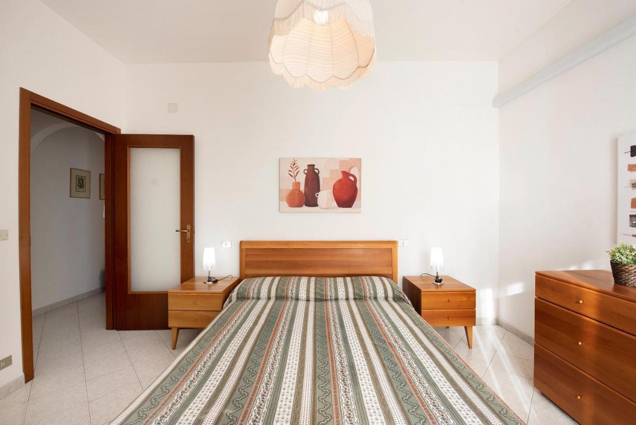 Trilocale Mazzini Con 2 Balconi Apartment Varazze Bagian luar foto