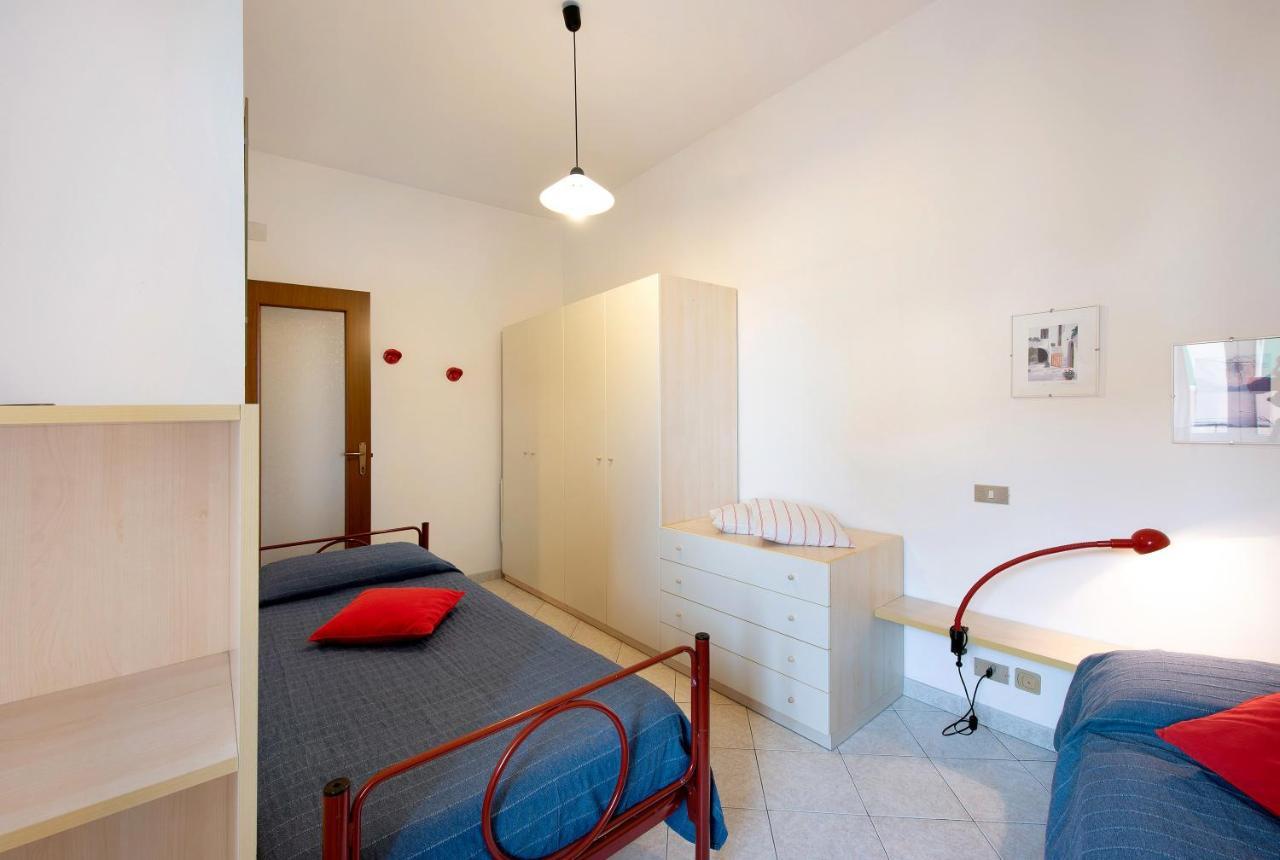 Trilocale Mazzini Con 2 Balconi Apartment Varazze Bagian luar foto